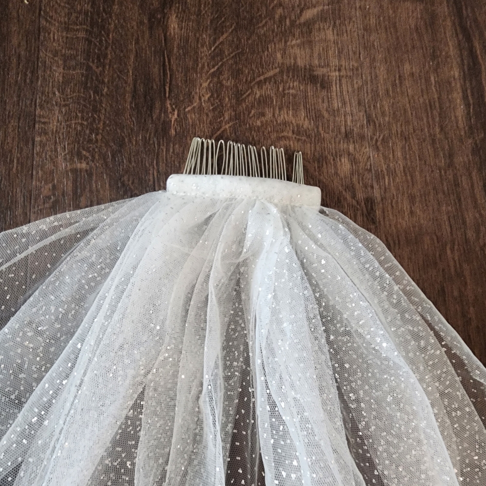 Elegant White Tulle Veil Davids Bridal - Picture 2 of 5